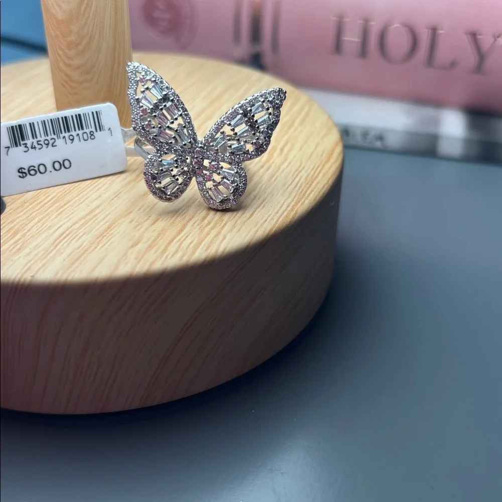 NWT Butterfly Statement Ring Size 6